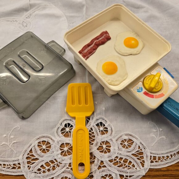 SOLD MORE Collectible Vintage 1987 Fisher Price Collectible Baking Cooking SetS - Picture 2 of 7